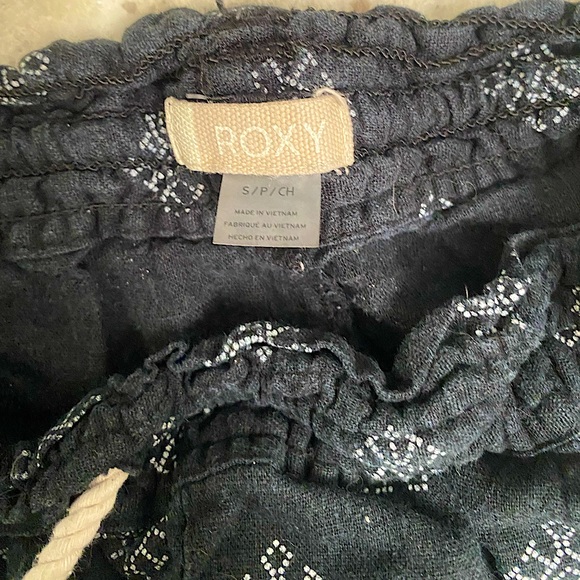 Black Roxy short - Picture 4 of 4